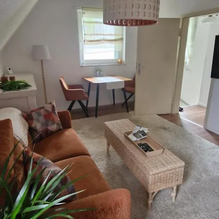 Ferienwohnung Sonnenhof - Remscheid - Garten - Parken - Kueche - Naehe Vaillant, Sana-Klinikum, Schloss Burg! Apartament *