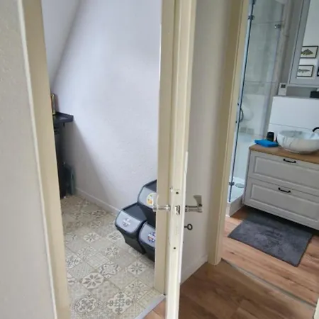 Ferienwohnung Sonnenhof - Remscheid - Garten - Parken - Kueche - Naehe Vaillant, Sana-Klinikum, Schloss Burg! Apartament